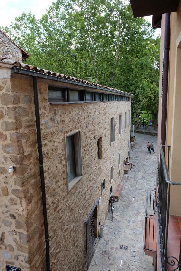 Apartaments Sant Miquel Sant Joan de les Abadesses Exterior foto